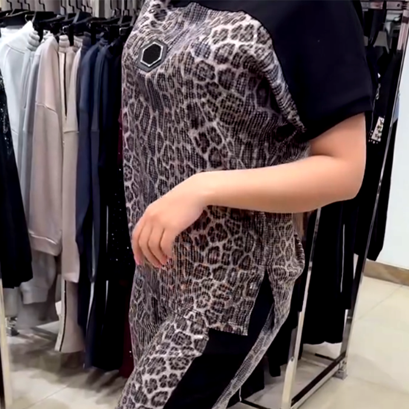 Conjunto de dos piezas de moda para mujer con estampado de leopardo y ajuste cómodo y holgado